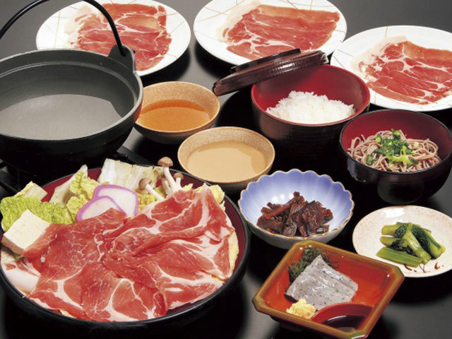 豚しゃぶ食べ放題の昼食付 皮ごと食べられる高級白ぶどう シャインマスカット狩りへ行く日帰りバスツアー 名鉄観光バス ドラゴンズパック バス市場