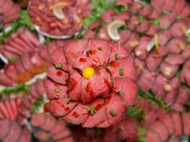 フルーツw狩り 上州牛ローストビーフ丼の昼食 吹割の滝と水沢観音参拝へ行く日帰りバスツアー バス市場