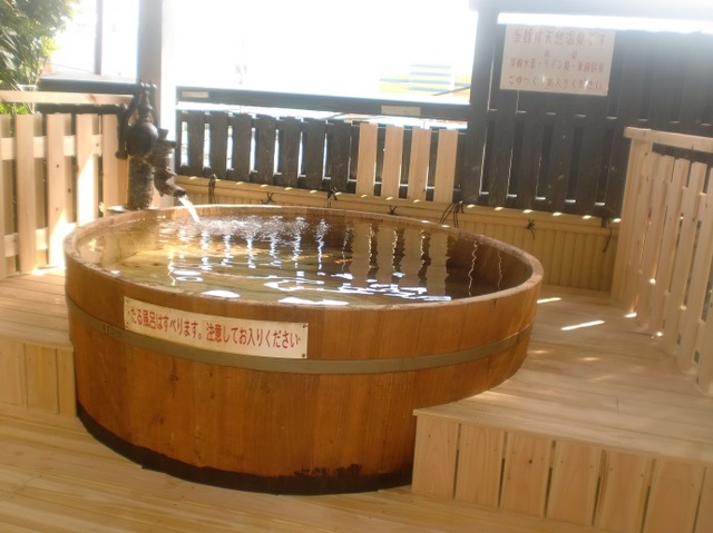 フクースナ 鏡山温泉と舞鶴公園４つの聖地巡りに行く日帰りバスツアー バス市場