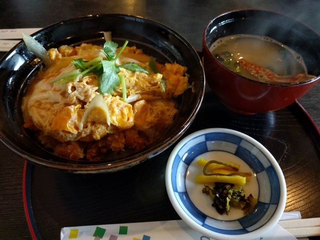 フクースナ 鏡山温泉と舞鶴公園４つの聖地巡りに行く日帰りバスツアー バス市場