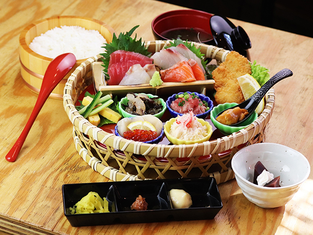 新宿発 伊豆ぐらんぱる公園イルミネーション鑑賞 海鮮カゴ料理の昼食 みかん狩り 日帰りバスツアー 日帰りバスツアー